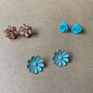 Flower stud earrings